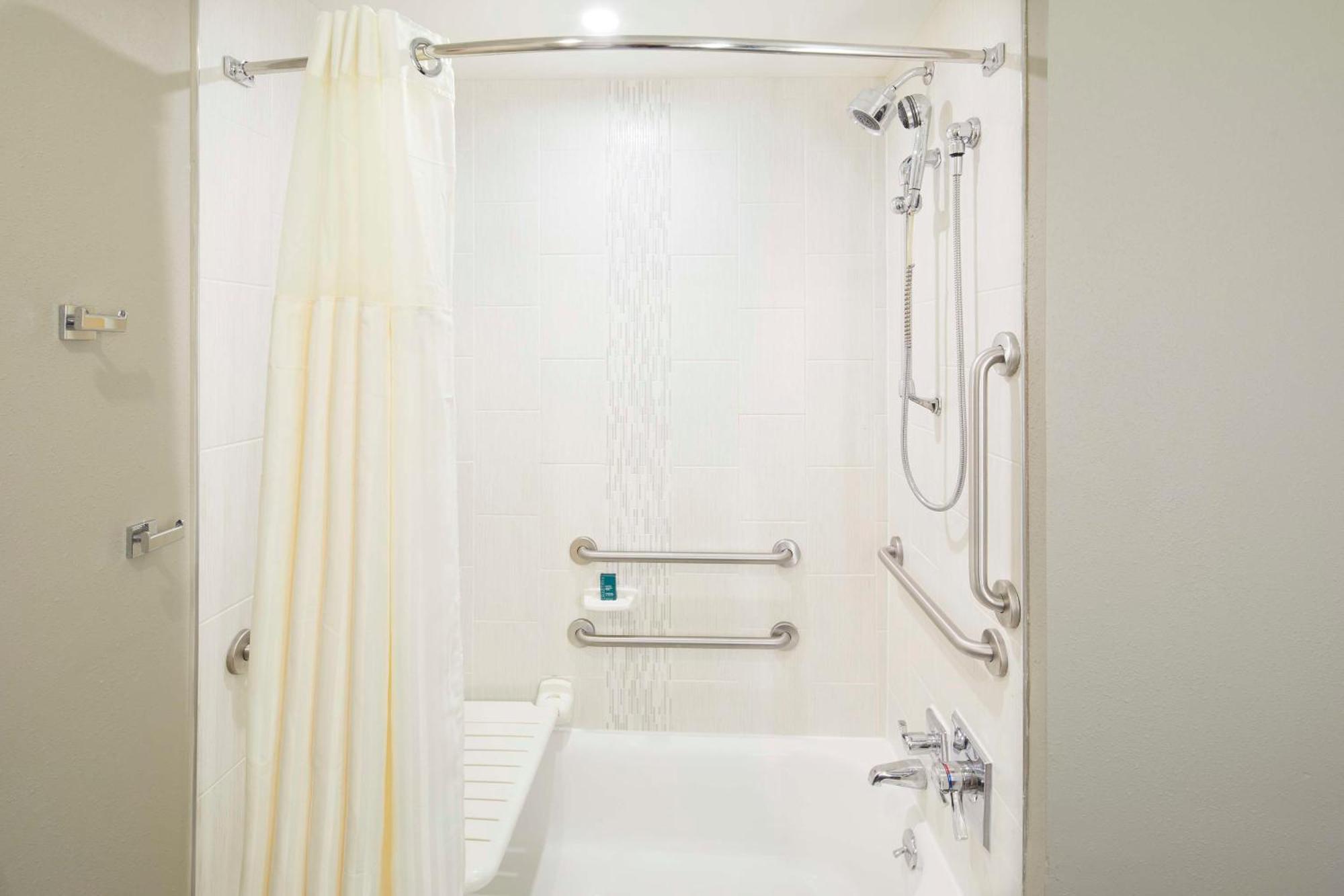 Doubletree By Hilton Atlanta Alpharetta-Windward Hotel Bagian luar foto
